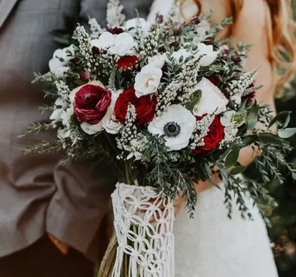 winter-wedding-bouquets.webp