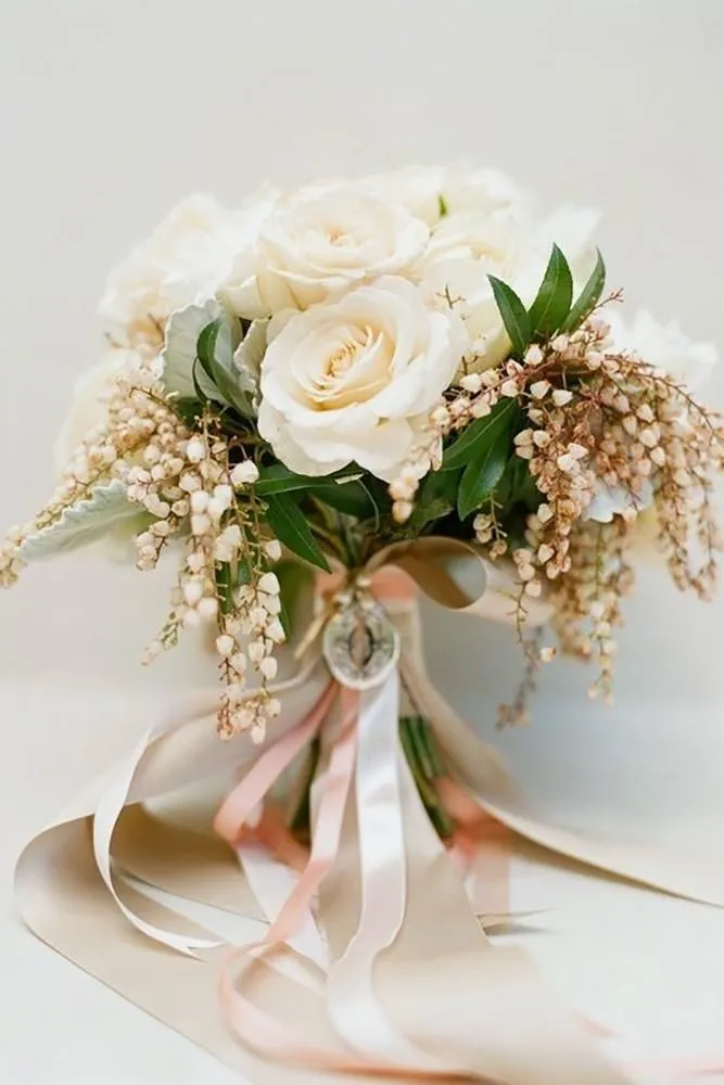 winter-wedding-bouquets-ss.webp