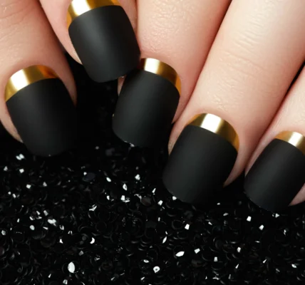 black-gold-wedding-nails (2).webp
