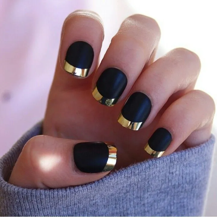 black-gold-wedding-nails-m.webp